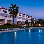 Aparthotel Pateo Village
